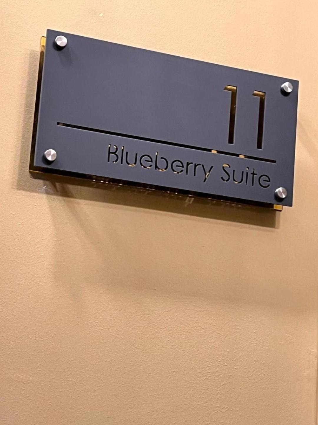 The Blueberry Hotel ポンティプリッド エクステリア 写真